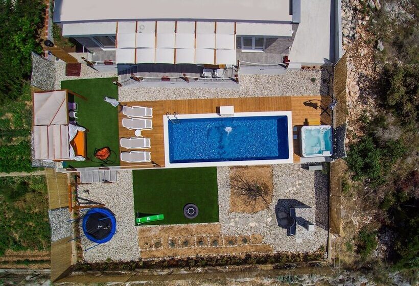 Villa Hedonist