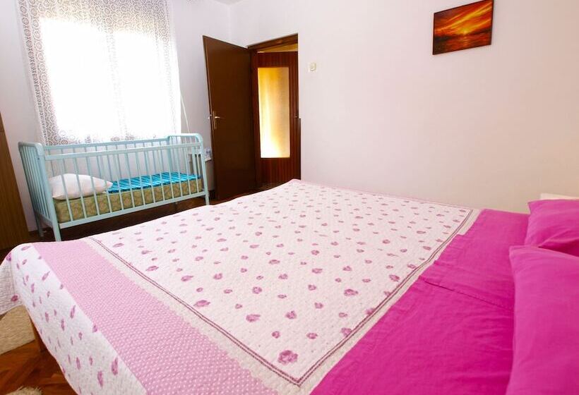 Apartment 1070
