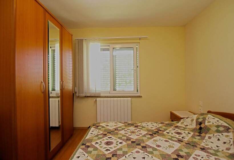 Apartment 1094