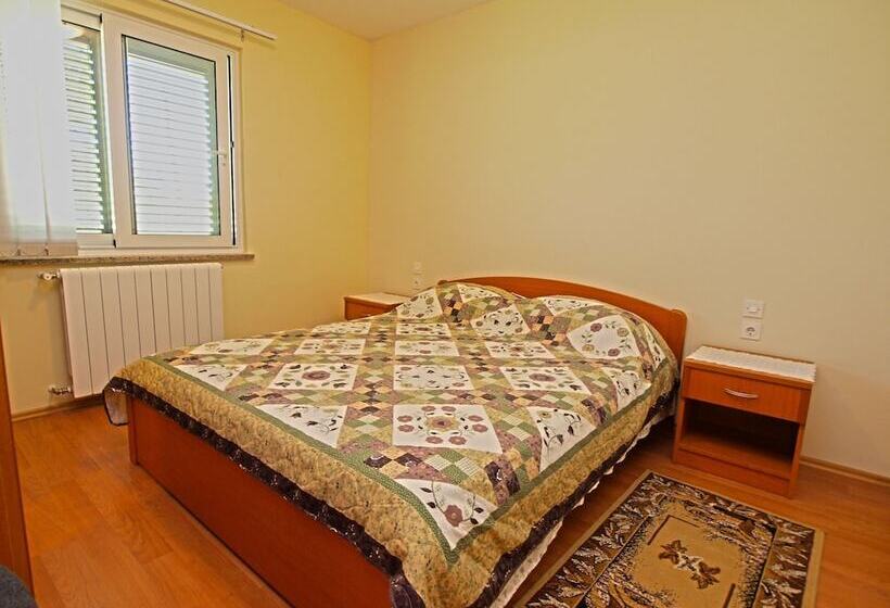 Apartment 1094