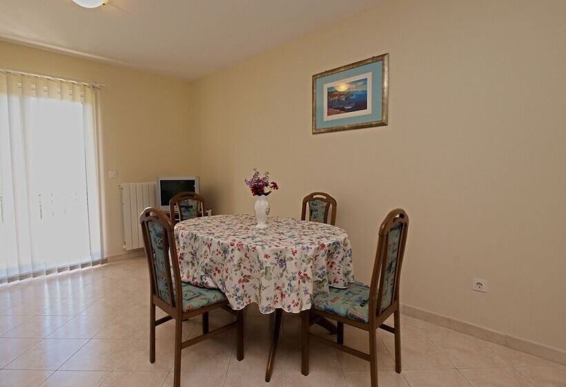 Apartment 1094