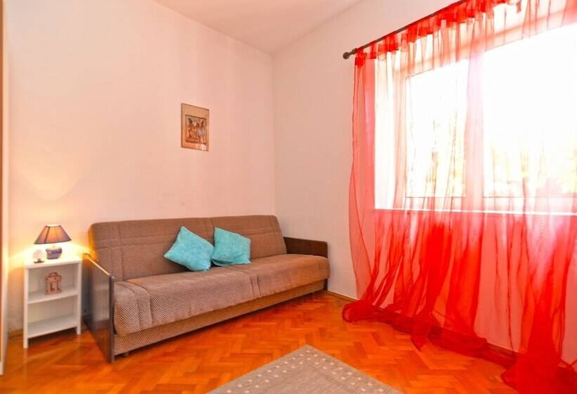 Apartment 1122