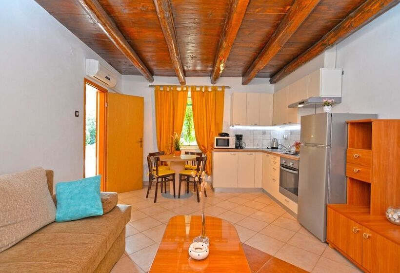 Apartment 1122