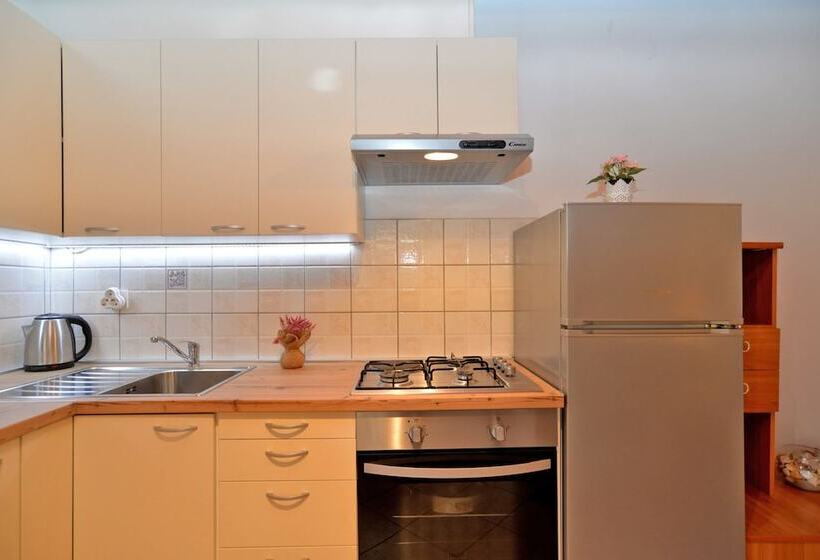 Apartment 1122