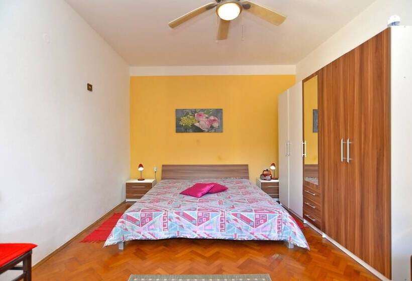 Apartment 1122