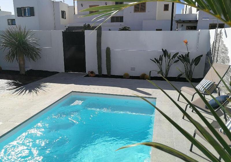پانسیون Magma Rooms Playa Honda