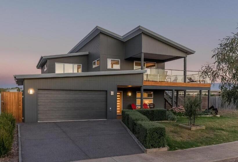 7 Boardwalk Boulevard, Cowes