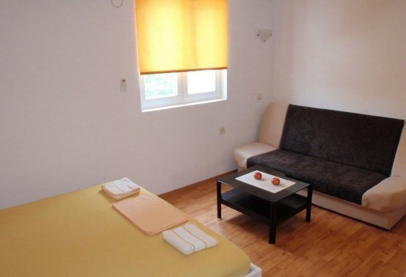 Apartment Dado