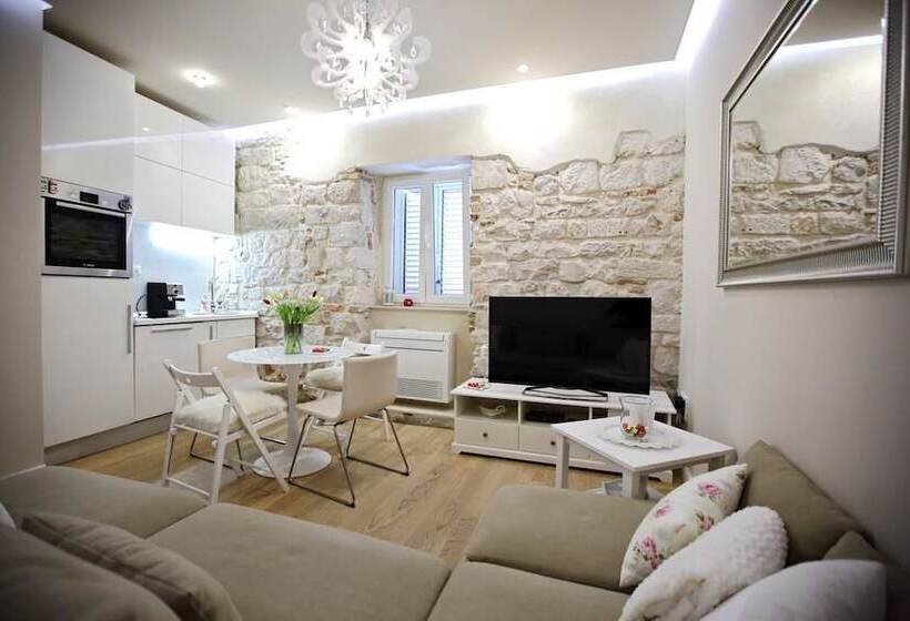 Apartment White Stone   Diocletian Palace