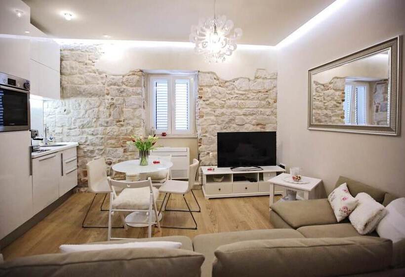 Apartment White Stone   Diocletian Palace