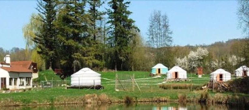 פנסיון Yourtes Du Moulin Bertrand