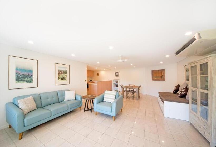 Le Jarden Vu Du Port