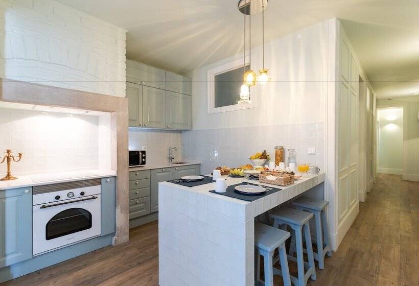 פנסיון 1898 Home & Suites
