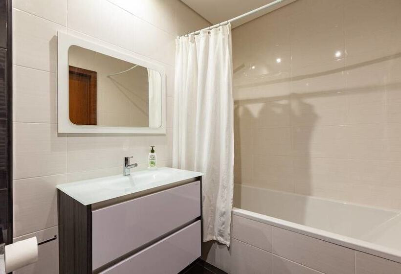 Private Modern Home, Fully Equipped, Near Historic Braga Centre