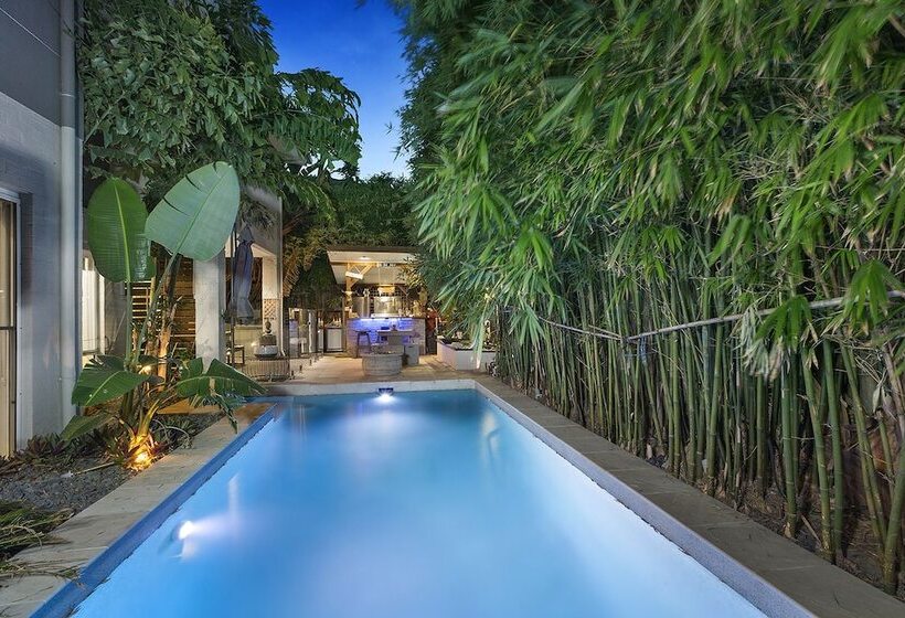 Resort Style Home Near Airport & Cbd
