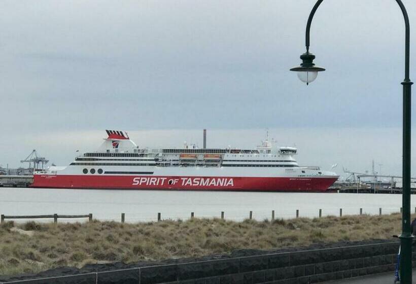 Staycentral   Nott Street Port Melbourne