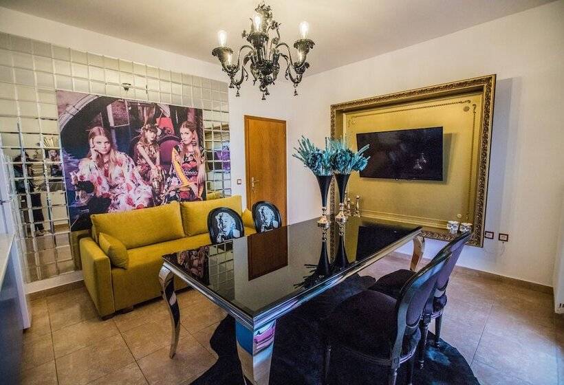 Luxury Suites   Free Parking