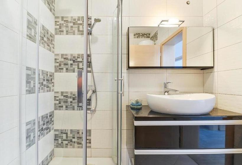 Crowonder Luxury Vir  6 New Apartments For Families With Playground For Kids