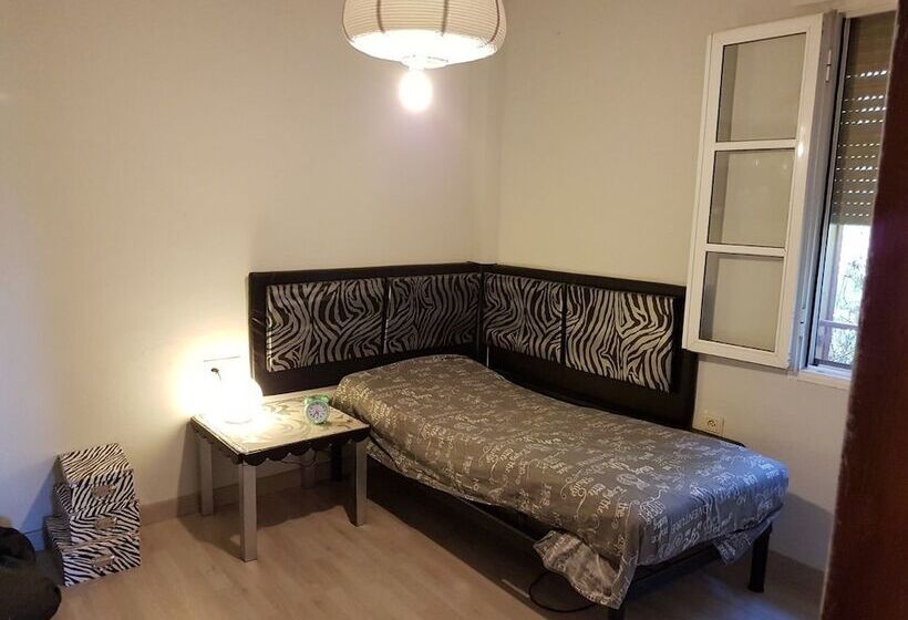 פנסיון Mi Casa En Espartinas