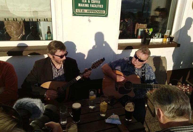 بنسيون Westend Bar & Restaurant