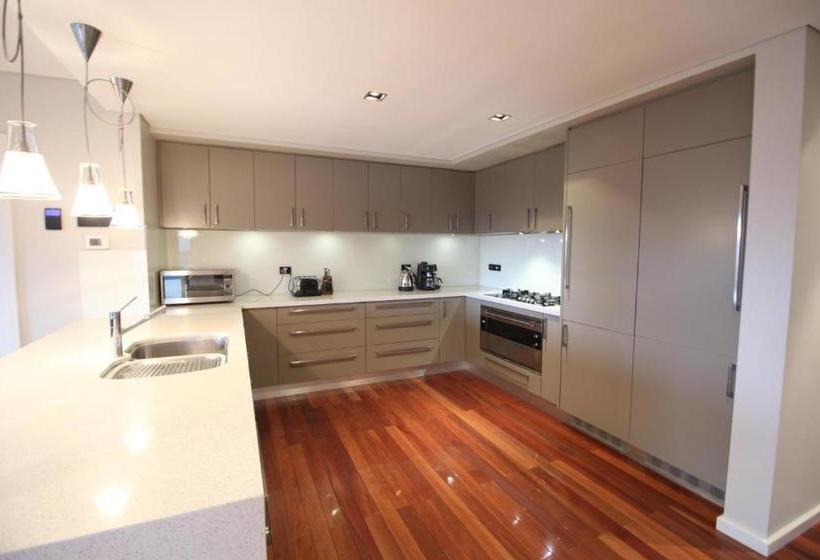 Sunny 3 Bedroom Apartment In Sandy Bay