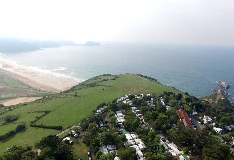 هتل Zarautz Beachside Surf Camp