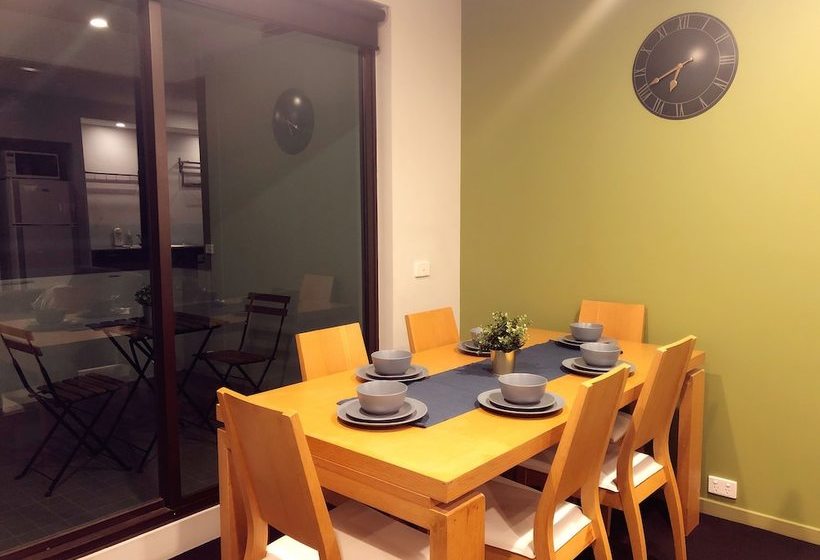 Port Melbourne Beach Front Apartment