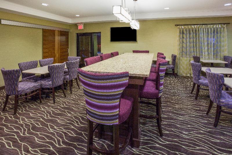 Holiday Inn Express Hotel & Suites St. Paul Woodbury, An Ihg