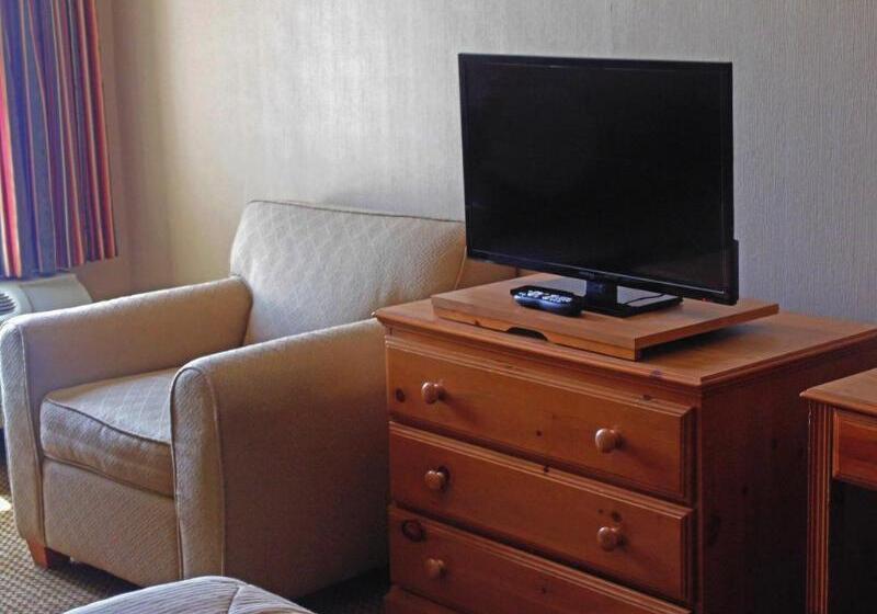هتل American Inn And Suites Houghton Lake