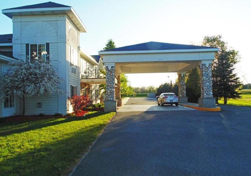 هتل American Inn And Suites Houghton Lake