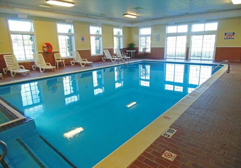 هتل American Inn And Suites Houghton Lake