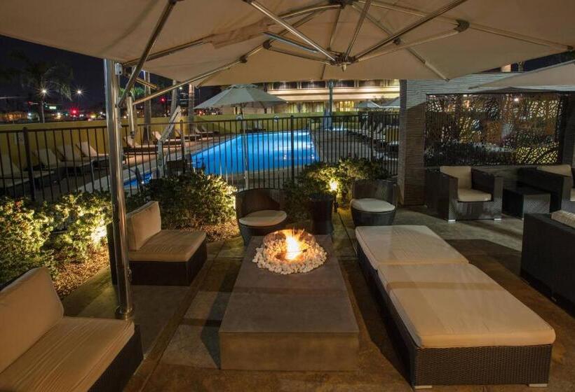 Отель Bakersfield Marriott At The Convention Center