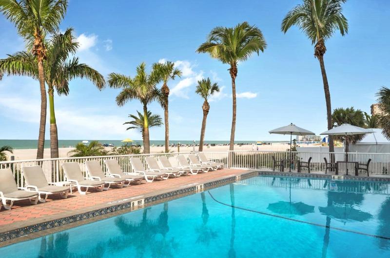 ホテル Bellwether Beach Resort
