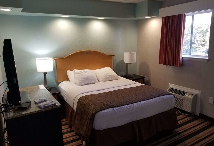 هتل Best Western Plus Holiday Sands Inn & Suites
