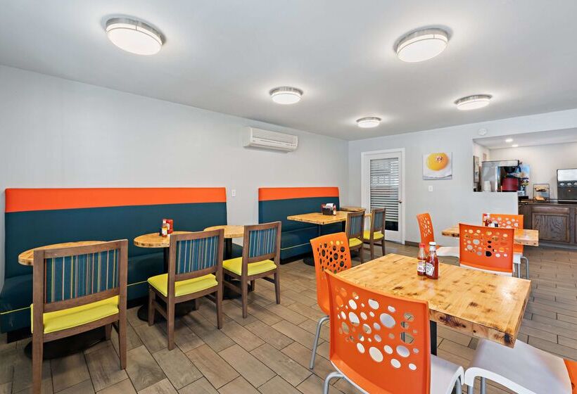 هتل Best Western Plus Holiday Sands Inn & Suites