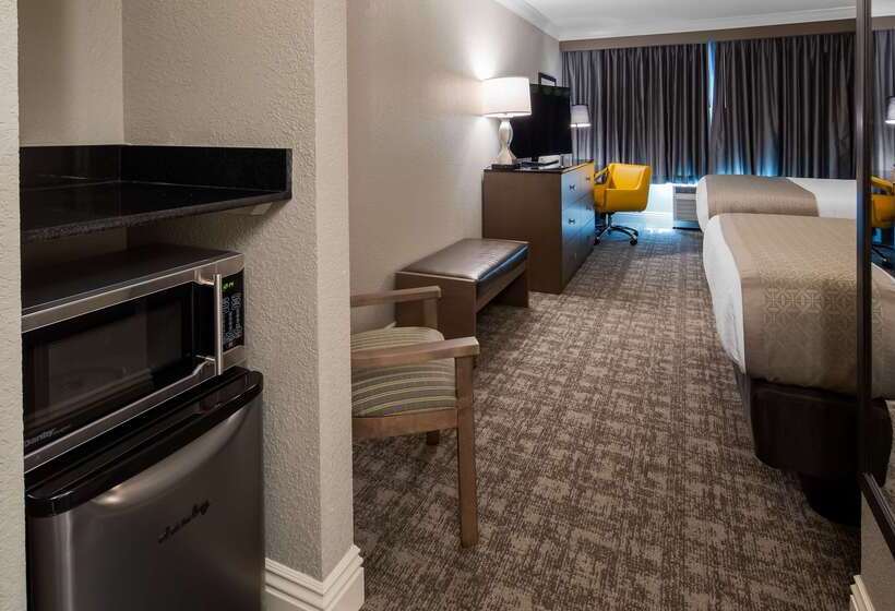 هتل Best Western Premier Airport/expo Center