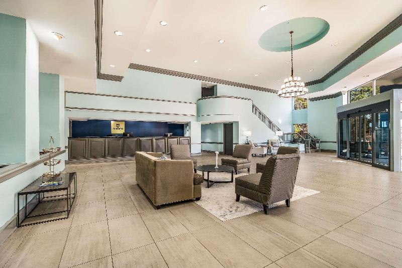 هتل Clarion Inn & Suites
