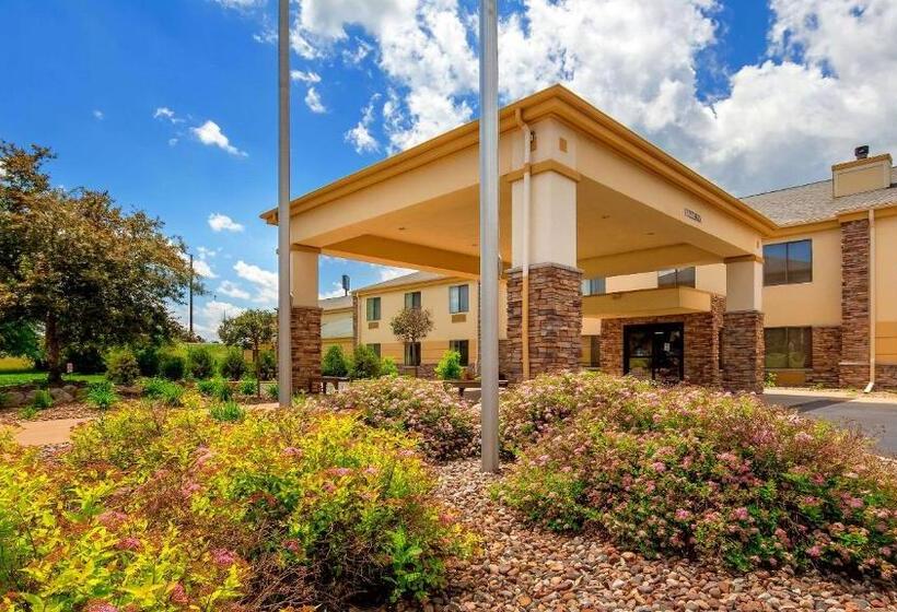בית מלון כפרי Comfort Inn & Suites Black River Falls I94