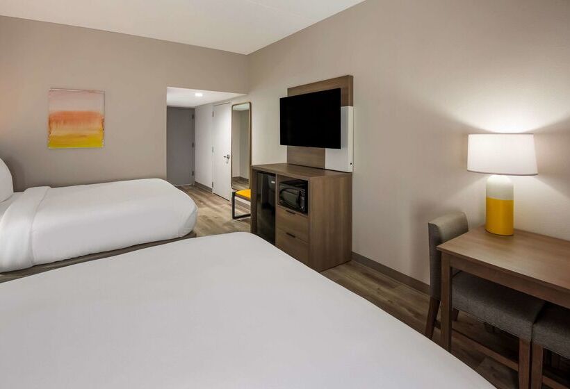 هتل Comfort Inn & Suites Fishers  Indianapolis