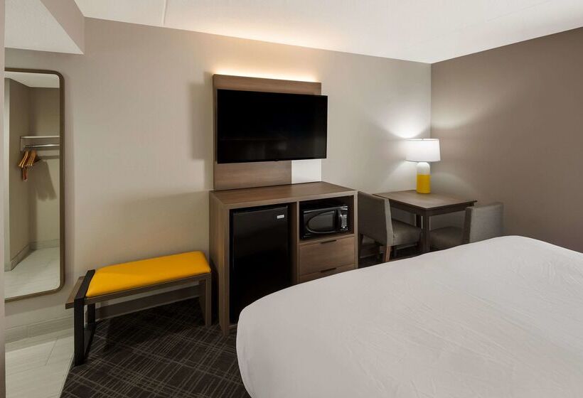 هتل Comfort Inn & Suites Fishers  Indianapolis