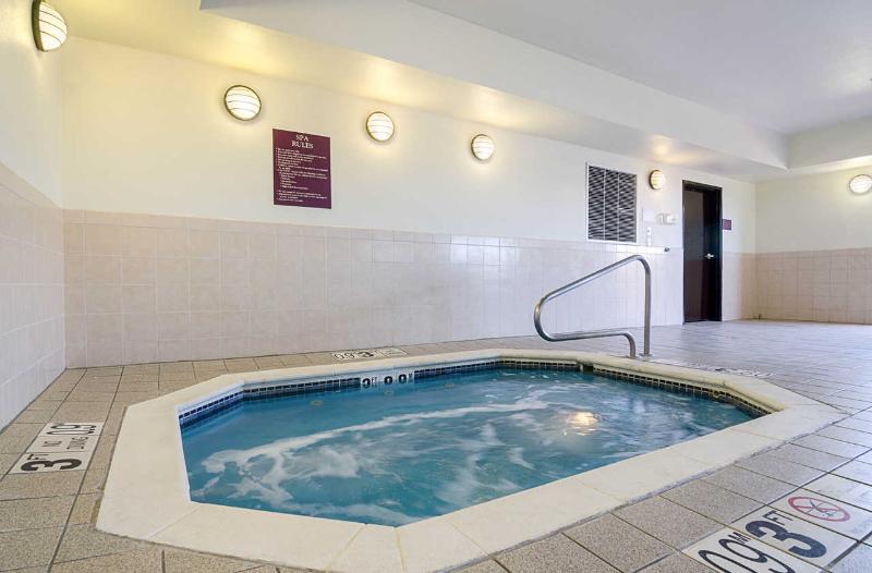 Отель Comfort Inn & Suites