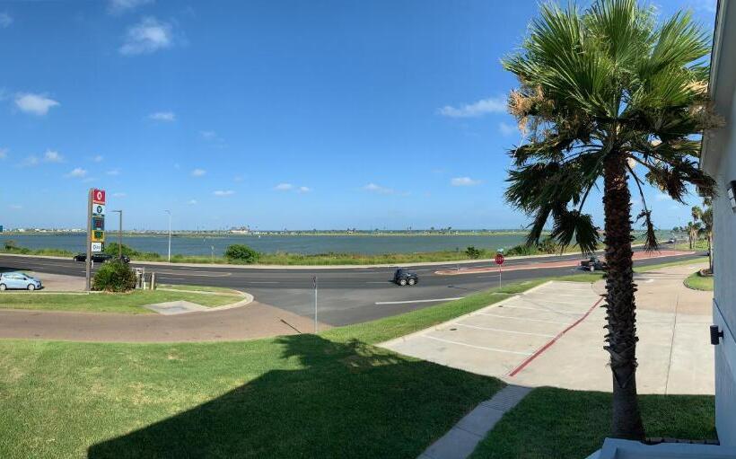 هتل Days Inn By Wyndham Rockport Texas
