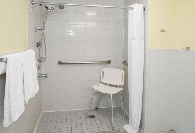 فندق Days Inn & Suites By Wyndham Port Richey