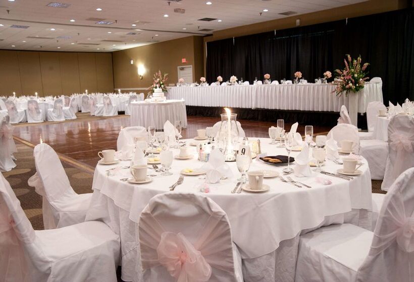 Отель Doubletree By Hilton St. Louis Westport