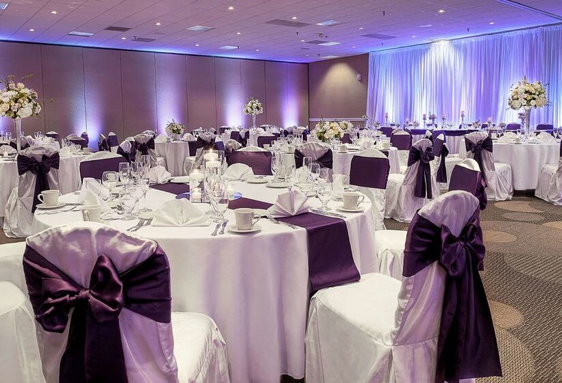 Отель Doubletree By Hilton St. Louis Westport