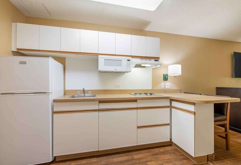 هتل Extended Stay America Suites  Chicago  Schaumburg  Convention Center