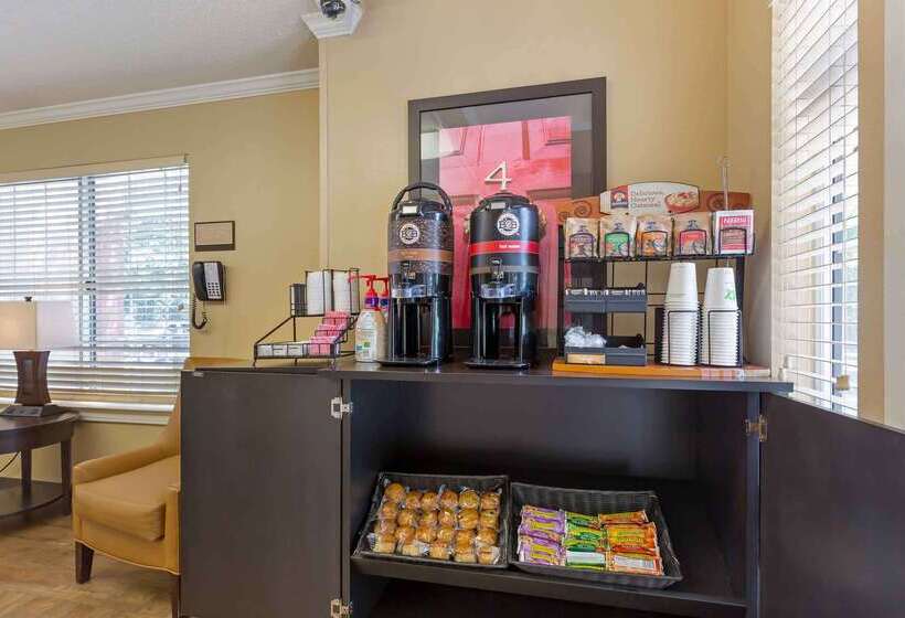 ホテル Hometowne Studios By Red Roof Chantilly