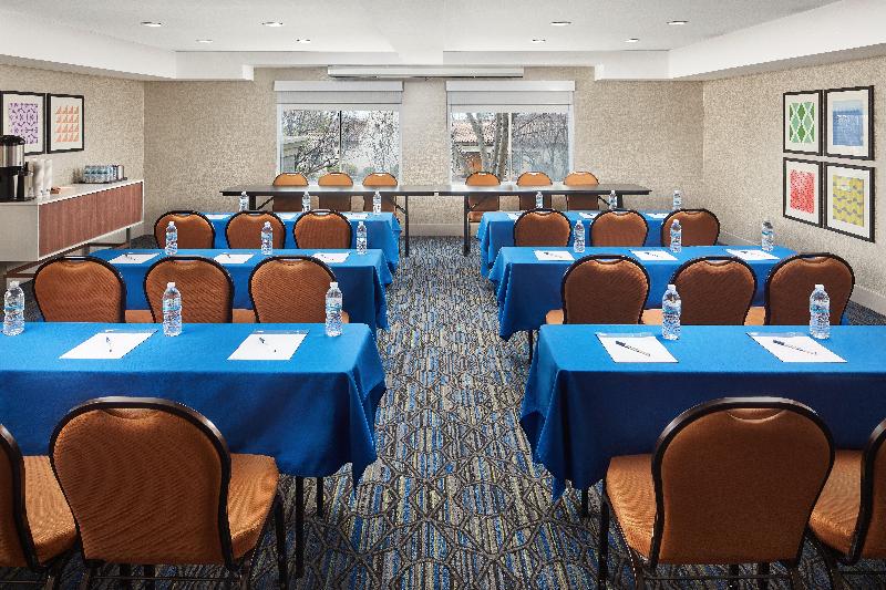 Holiday Inn Express Hotel & Suites Belmont, An Ihg