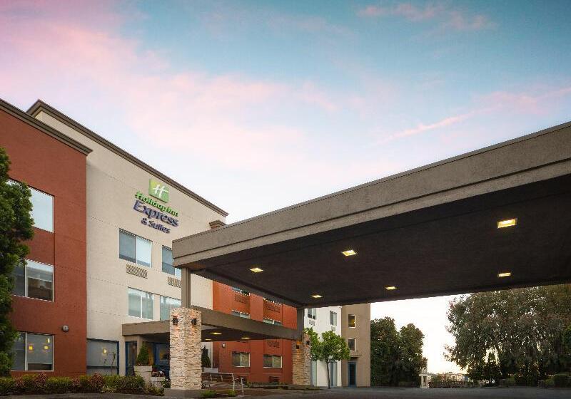 Hotel Holiday Inn Express  & Suites Belmont