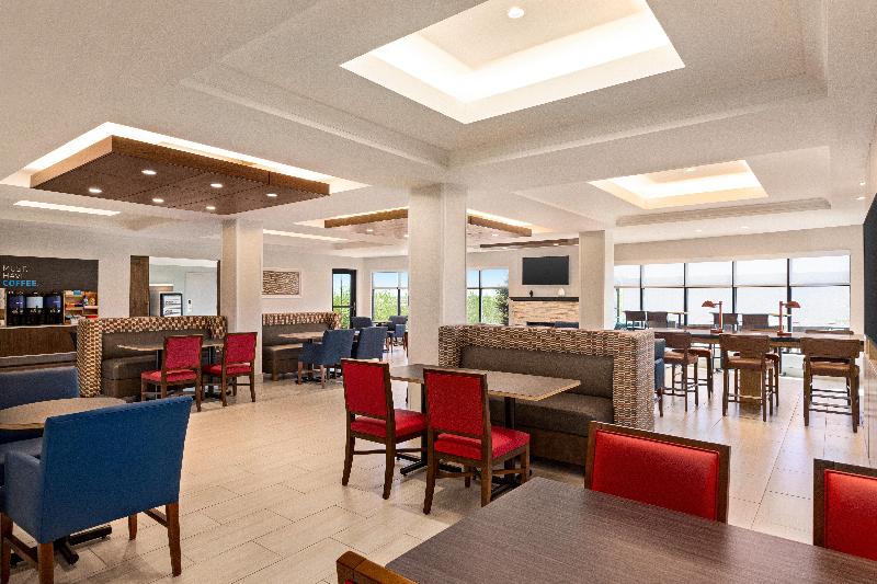 هتل Holiday Inn Express  & Suites Denver Airport